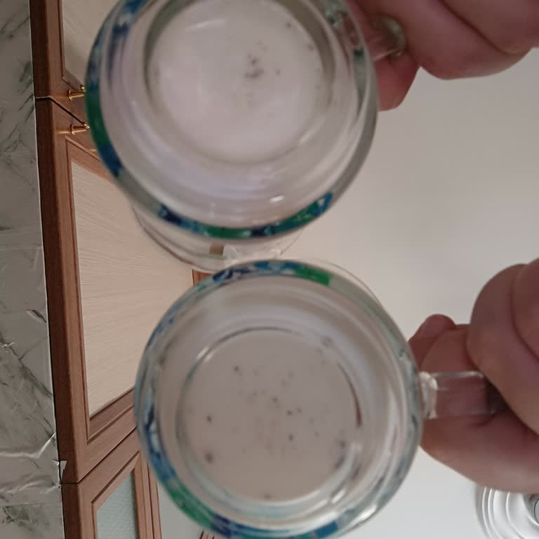 Altunbilekler Market'ten Alınan Yörükoğlu Yarım Yağlı Sütte Siyah Parçacıklar