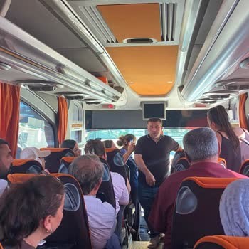 Aşırı Doluluk Ve Klimasız Otobüste Yolcular Ayakta Kaldı