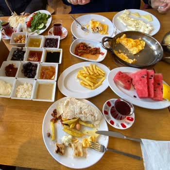 Yanıltıcı Serpme Kahvaltı Fiyatı Ve Eksik Sunum