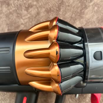 Dyson V16 Batarya Arızası Ve Servis Sonrası Üründe Çizik Ve Garip Ses