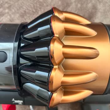 Dyson V16 Batarya Arızası Ve Servis Sonrası Üründe Çizik Ve Garip Ses