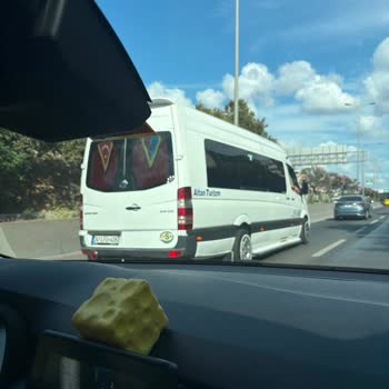 Altan Turizm Sürücüsünün Sinyalsız Şerit Değişikliği Hayati Tehlike Yarattı