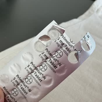 Bayer Primolut N Tabletinin Yan Etkisi Olarak Kol Üzerinde Kızarıklık Ve Döküntü