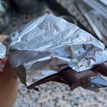 Çikolata İçinde Canlı Kurt Bulunması Sağlık Ve Hijyen Riski