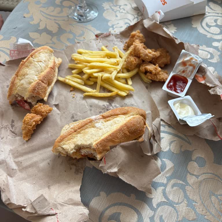 Alanyadaki Popeyes Şubesinden Aldığım Hamburger Menüsünde Ürün Eksikliği