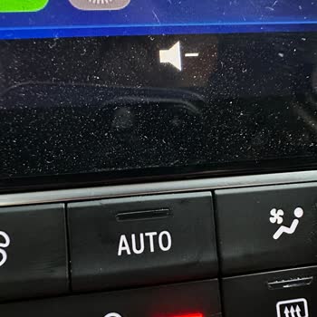 Renault Megane Klima Tuşlarında Erken Çatlama Ve Ücretsiz Değişim Talebi