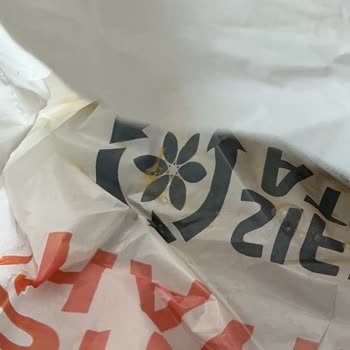 Kırık Yumurta Ve Kötü Koku, Müşteri Hizmetleri Cevap Vermemesi