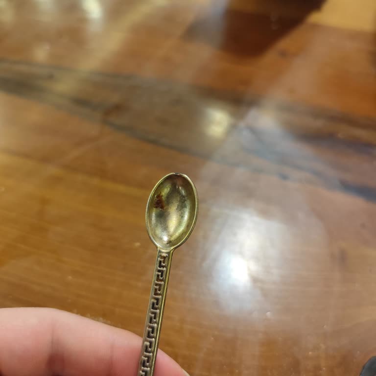Serpme Kahvaltıda Tel Parçası Ve Kirli Çay Kaşığıyla Hijyen Skandalı