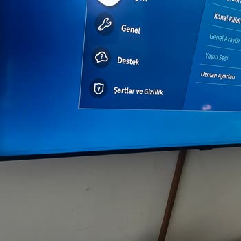 Samsung TU8000 Televizyonda Tekrarlayan Ekran Çizgileri Ve Üç Kez Ücretsiz Değişim Talebi