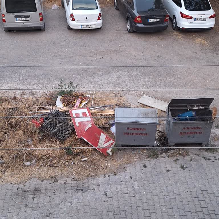 Kavaklıdere Mahallesindeki Moloz Ve Atıklar İçin Acil Temizlik Talebi