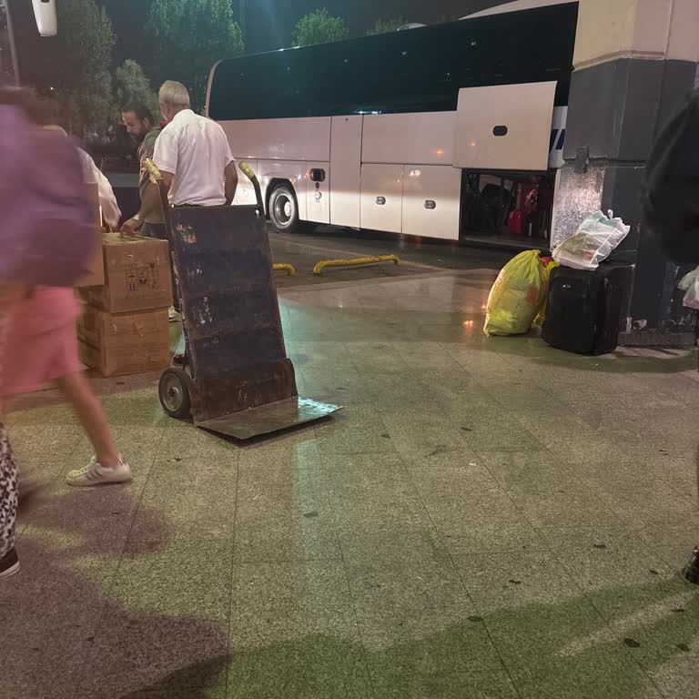 Antalya Adana Seferinde Uzun Gecikme Ve Bilgilendirme Eksikliği