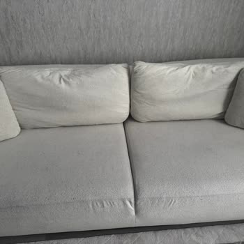 Koltuklardaki Üretim Kusuru Ve Mağaza İlgisizliği Üzerine Şikayet