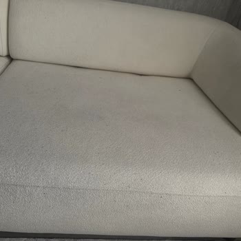 Koltuklardaki Üretim Kusuru Ve Mağaza İlgisizliği Üzerine Şikayet