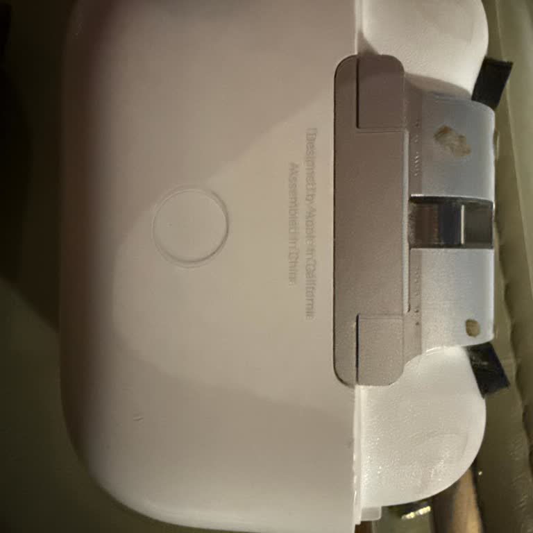 Apple Airpods 2. Nesil Tek Taraf Şarj Olmuyor Ve Kutu Kapağı Ayrıldı, Yüksek Onarım Ücreti