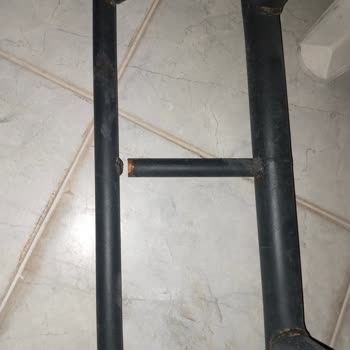 Kaynak Yerinden Kopan Çift Kişilik Salıncak Güvenlik Riskine Dönüştü