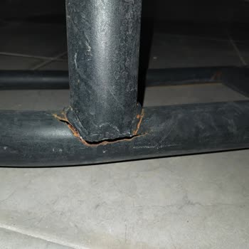 Kaynak Yerinden Kopan Çift Kişilik Salıncak Güvenlik Riskine Dönüştü