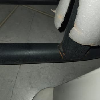Kaynak Yerinden Kopan Çift Kişilik Salıncak Güvenlik Riskine Dönüştü
