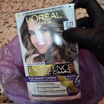 L’Oreal Saç Boyası Aniden Köpürüp Fırçayı Eritti, Kullanıcı Güvenini Yitirdi