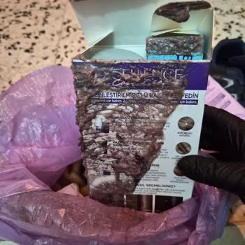 L’Oreal Saç Boyası Aniden Köpürüp Fırçayı Eritti, Kullanıcı Güvenini Yitirdi