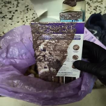 L’Oreal Saç Boyası Aniden Köpürüp Fırçayı Eritti, Kullanıcı Güvenini Yitirdi