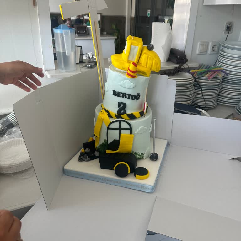 Geç Teslim, Bozulmuş Pasta Ve Saygısız Şoför