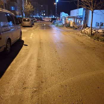 FCR İnşaat Şantiyesinin Tozu Ve Çamuru Mahalleyi Nefes Alamaz Hale Getiriyor