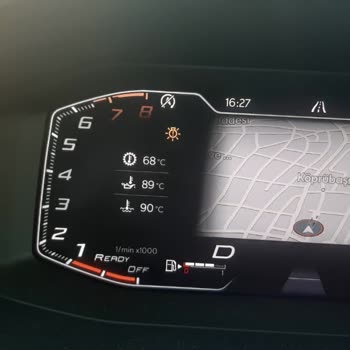 2024 Cupra Leon Spontaneous Taillight Cracking Blamed on User Error