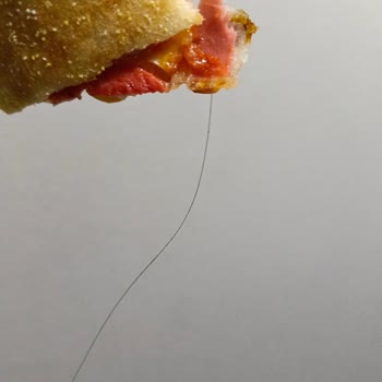Domino's Şubesinde Saç Teli Bulunan Pizza Ve Hijyen Endişesi