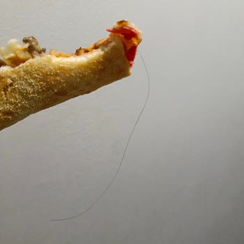 Domino's Şubesinde Saç Teli Bulunan Pizza Ve Hijyen Endişesi