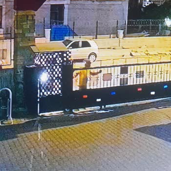 Site Kapısını Zorlayan Yemeksepeti Kuryesine Güvenlik İhlali Ve Uyarı Talebi