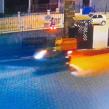 Site Kapısını Zorlayan Yemeksepeti Kuryesine Güvenlik İhlali Ve Uyarı Talebi