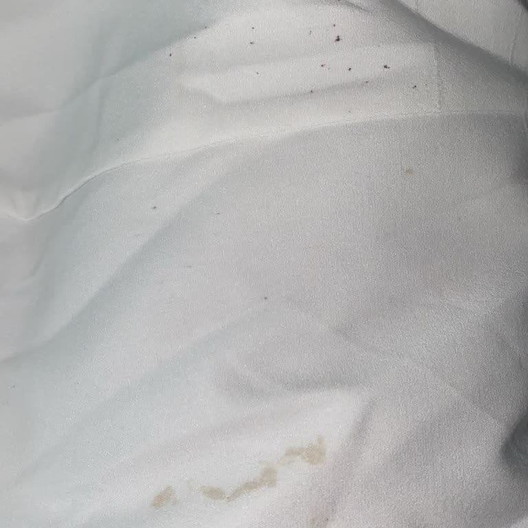 Büyük Lekeler Ve Kırışık Pantolon Gönderimi Üzerine Şikayet