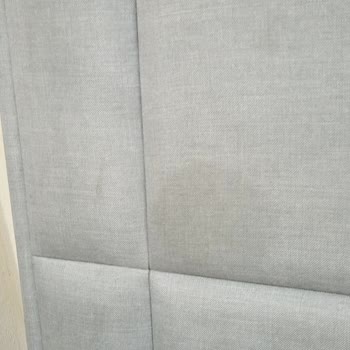 Tahta Kurusu İçeren Yatak Başlığı, Eksik Baza Ayağı Ve Yetersiz Servis