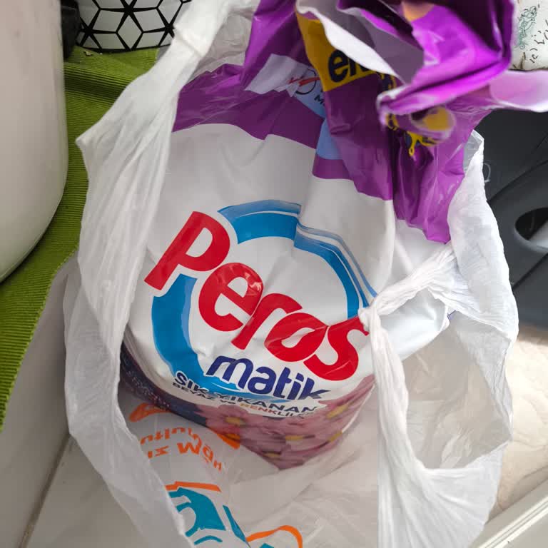 Peros Toz Deterjanının Şiddetli Kötü Kokusu Çamaşırları Ve Evi Rahatsız Ediyor