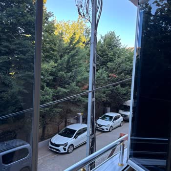 Balkondan Çocukların Dokunabildiği Türk Telekom Kabloları İçin Acil Düzenleme Talebi