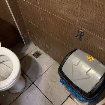 Afyon Diş Fakültesi Tuvalet Hijyeninde Acil Düzeltme Talebi