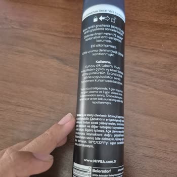 Nivea Men Black & White Invisible Deodorantı Koyu Giysilerde Kalıcı Leke Bıraktı