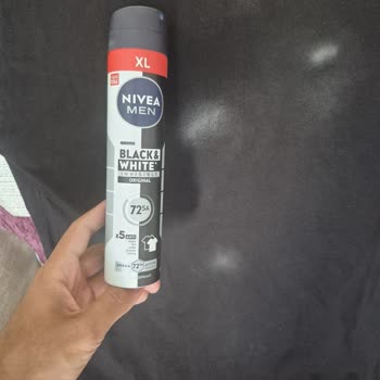 Nivea Men Black & White Invisible Deodorantı Koyu Giysilerde Kalıcı Leke Bıraktı