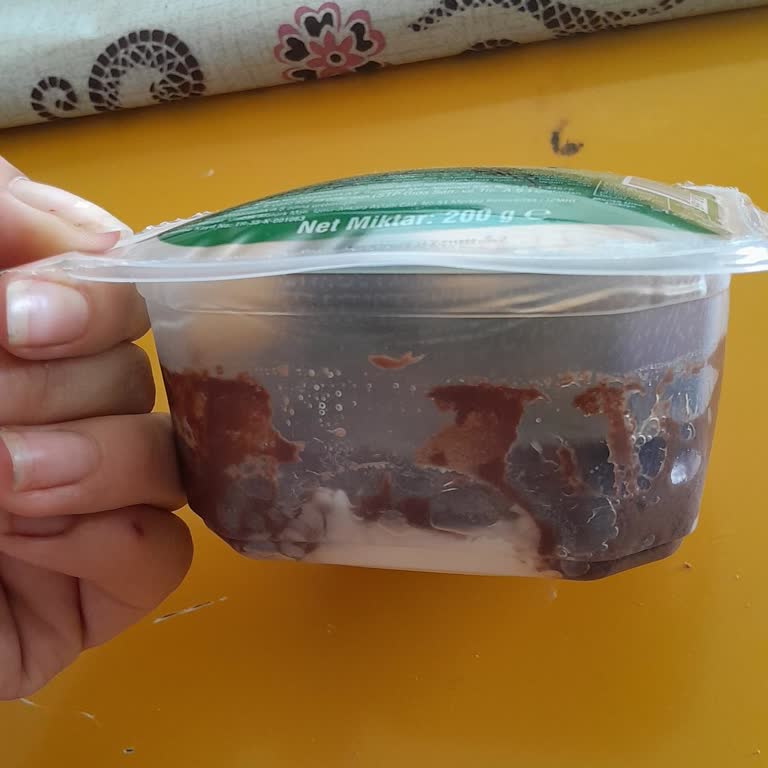 Son Kullanma Tarihi Geçmemiş Profiterol Ürününde Bozulma Ve Ambalaj Şişmesi