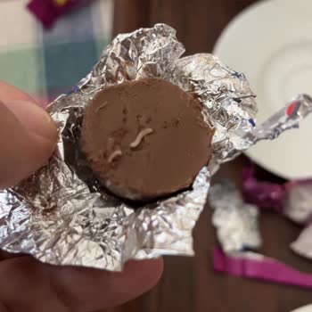 Ülker Ece Çikolatasında Kurtçuk: Sağlık Endişesi
