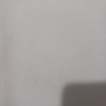 Renkli Tanecikli Deterjan Beyaz Tişörtleri Kalıcı Olarak Lekeliyor