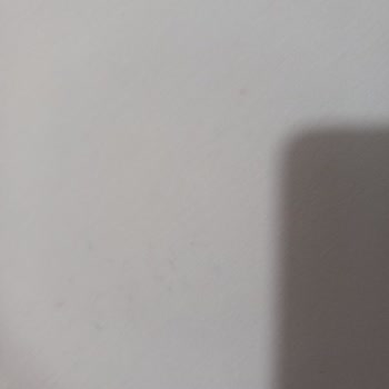 Renkli Tanecikli Deterjan Beyaz Tişörtleri Kalıcı Olarak Lekeliyor