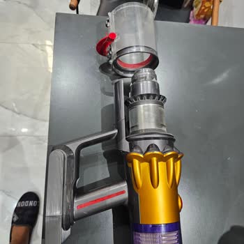 Dyson V12 Modelinde Standart Farklılığı Ve Küçük Toz Haznesi Sağlık Sorunu Yaratıyor