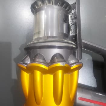 Dyson V12 Modelinde Standart Farklılığı Ve Küçük Toz Haznesi Sağlık Sorunu Yaratıyor