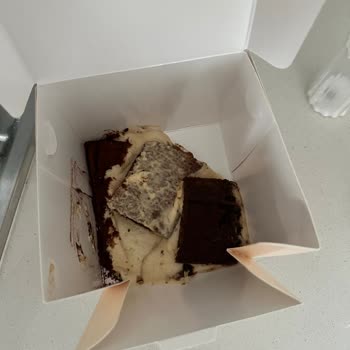 Eataly’de Tiramisu Paketi Özensiz Ve Masada Yetersiz Servis