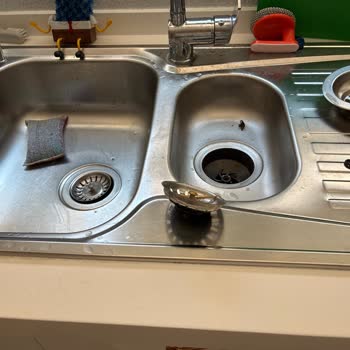 İki Gözlü Evye Süzgeç Vidaları Kırıldı Ve Ücretsiz Parça Talep Ediyorum