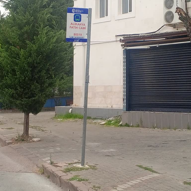 Kocaeli Büyükşehir Belediyesi Otobüsler Uzun Süredir Saatinde Gelmiyor