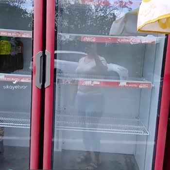 Coca-Cola Dolaplar Bozuk, Değişsin!