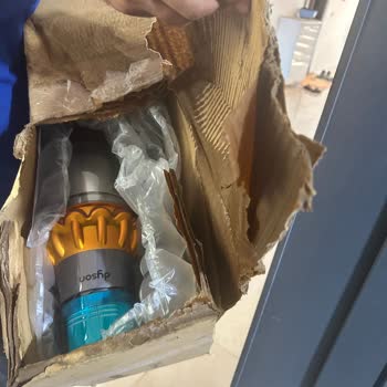 Dyson V15 Detect Absolute Süpürge Kargo Hasarıyla Geri Gönderildi Ve Değişim Talebi