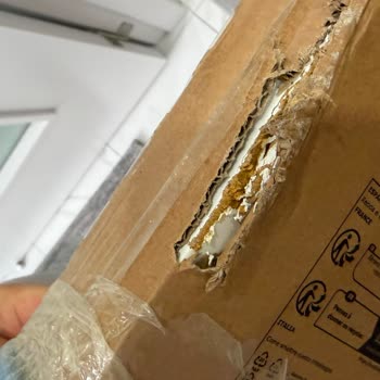 Hasarlı Gardırop İskeleti Değiştirilmedi, Sadece Kapaklar Geldi